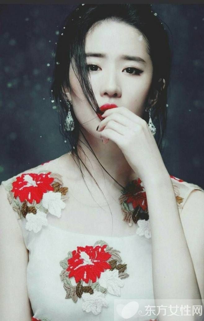 揭劉亦菲干爹陪睡真相 15歲被遭性侵至墮胎