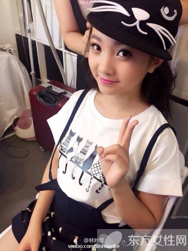 林妙可吸煙陪酒照被扒 糜爛私生活不堪入目