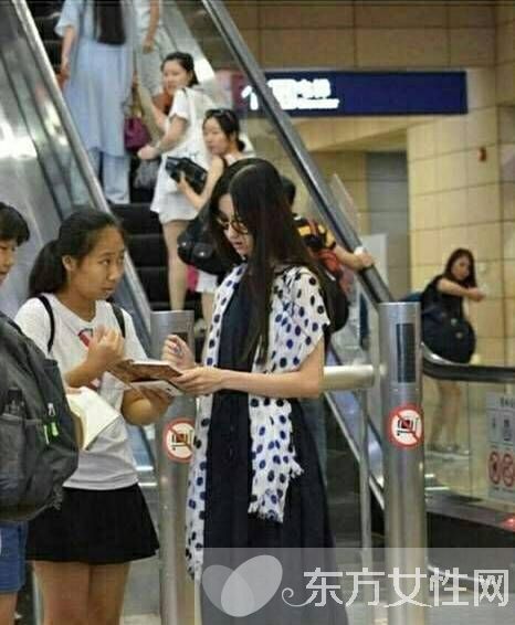 虹橋一姐走紅開直播撈金 家人支持她輟學(xué)