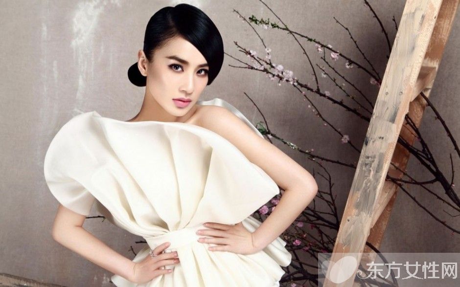 黃圣依楊子機(jī)場(chǎng)擁吻 小三為何如此猖獗