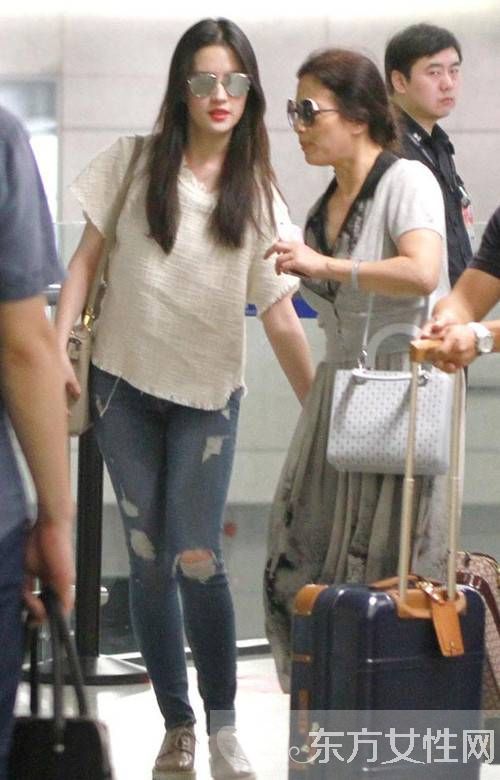 劉亦菲媽媽年輕照片 劉亦菲個(gè)人資料