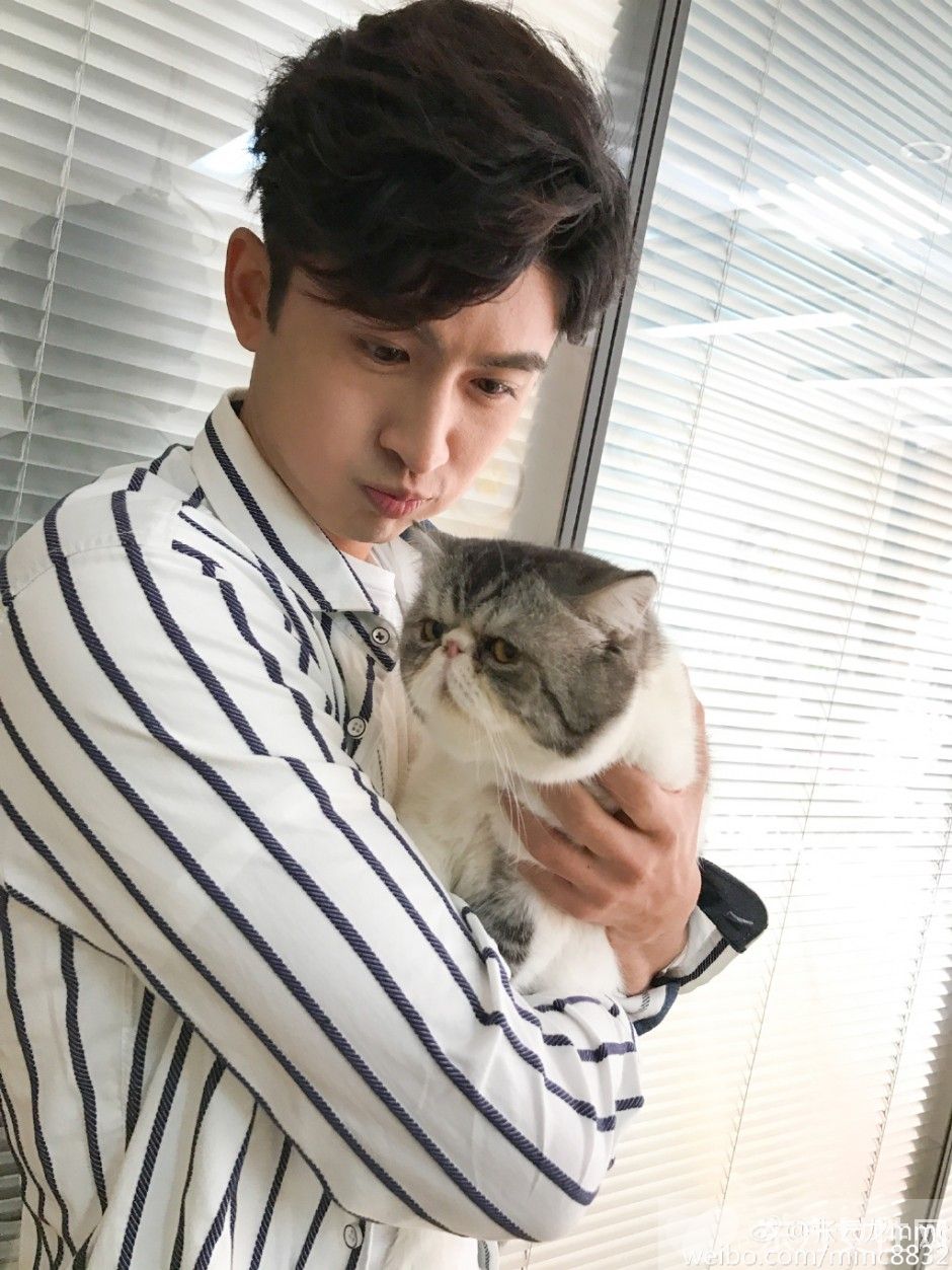 張云龍王一菲戀情曝光 同游日本甜蜜喂食