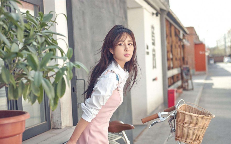 秦俊杰個人資料曝光 秦俊杰楊紫微博公開戀情