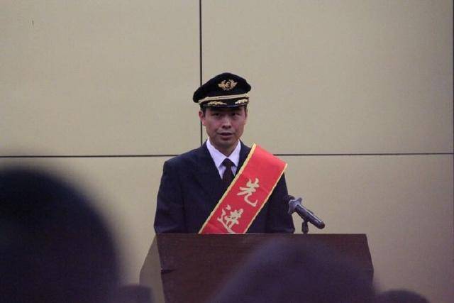 他挽救了400多人的性命 避免了一場(chǎng)事故