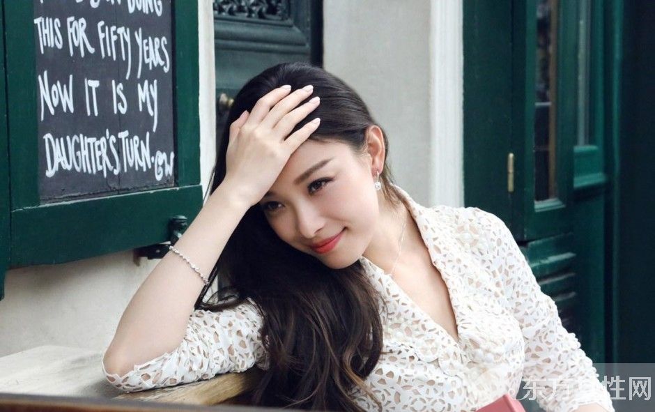 倪妮不雅照片流出 揉胸舔唇摸下體令人震驚