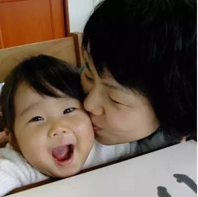 她逼4歲女兒每天做菜 背后故事卻感動了所有人