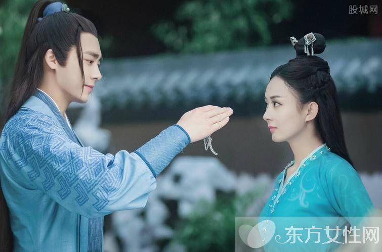 李易峰喜歡趙麗穎嗎 兩人親密自拍關(guān)系非同一般