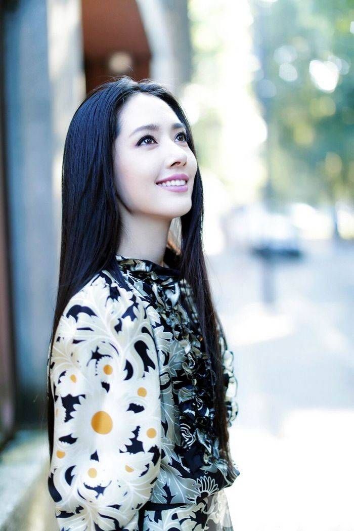 郭碧婷出柜吻19歲小女友 郭碧婷整容前照遭曝光