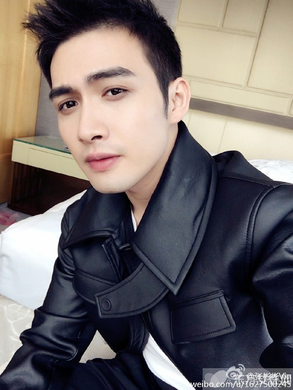 張彬彬年齡身高遭扒 家庭背景曝光父親帥氣逼人