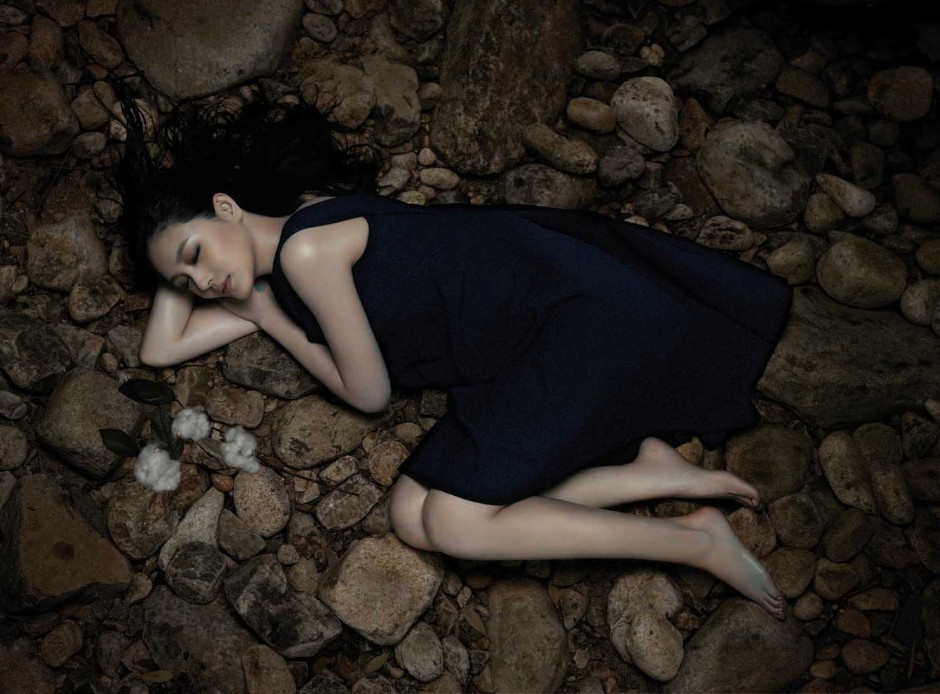 大s曬素顏特寫求工作 脖子驚現(xiàn)淤血表情嚇人