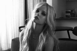 艾薇兒復(fù)出消息曝光 臥床2年終戰(zhàn)勝病魔