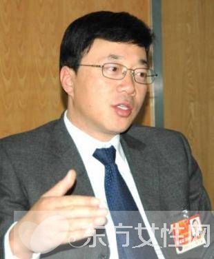 譚晶老公個(gè)人資料簡(jiǎn)介 譚晶老公鄧文翰顯赫背景曝光