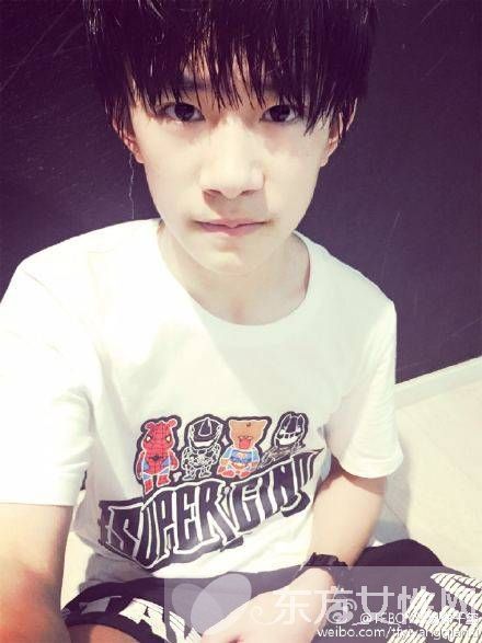 易烊千璽家庭背景驚人 易烊千璽撞臉楊洋相似度極高