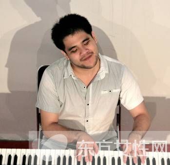 黃裕翔個人資料 盲人鋼琴家黃裕翔女友曝光