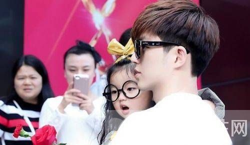 董力阿拉蕾什么關(guān)系 董力阿拉蕾是父女嗎