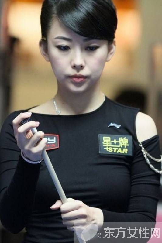 九球天后潘曉婷個人資料 潘曉婷低胸裝險些走光