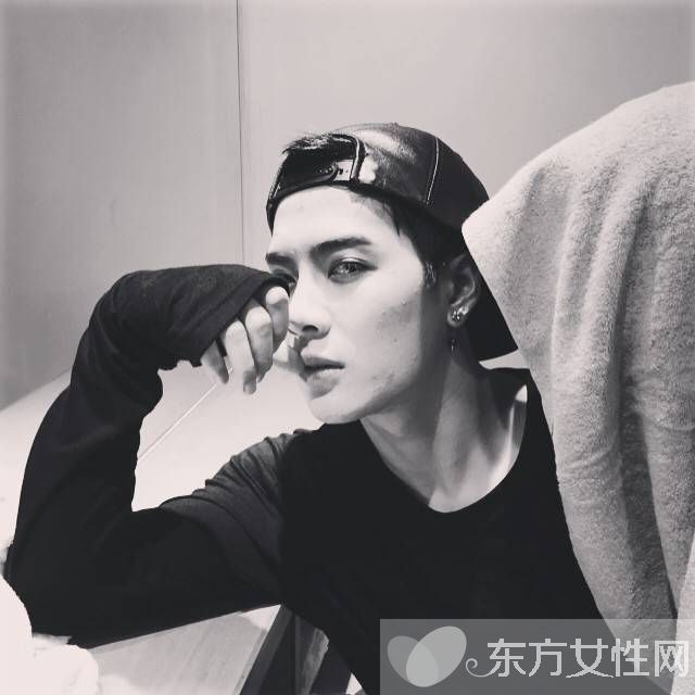 王嘉爾媽媽是誰 王嘉爾見媽媽雙眼泛紅熱淚不止