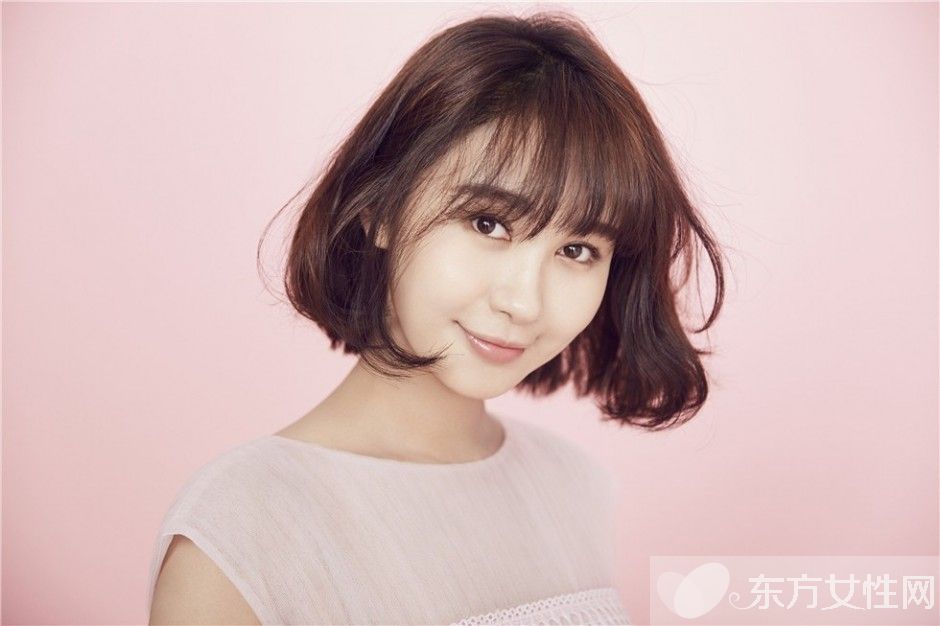 女星紅毯不慎走光露乳暈 成為全場焦點