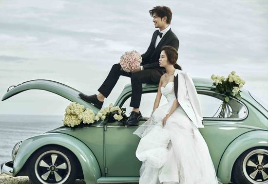 陳柏霖宋智孝現(xiàn)身首爾街 狂扔狗糧 好恩愛