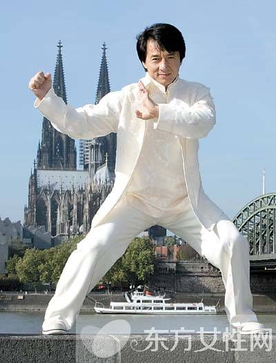 62歲成龍獲奧斯卡獎 成龍微博發(fā)聲 電話被打爆了