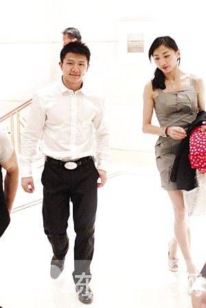 揭秘何雯娜陳一冰分手內(nèi)幕 回顧何雯娜陳一冰戀愛經(jīng)過