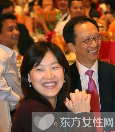  跳水皇后 伏明霞近況 伏明霞梁錦松差26歲的豪門婚姻