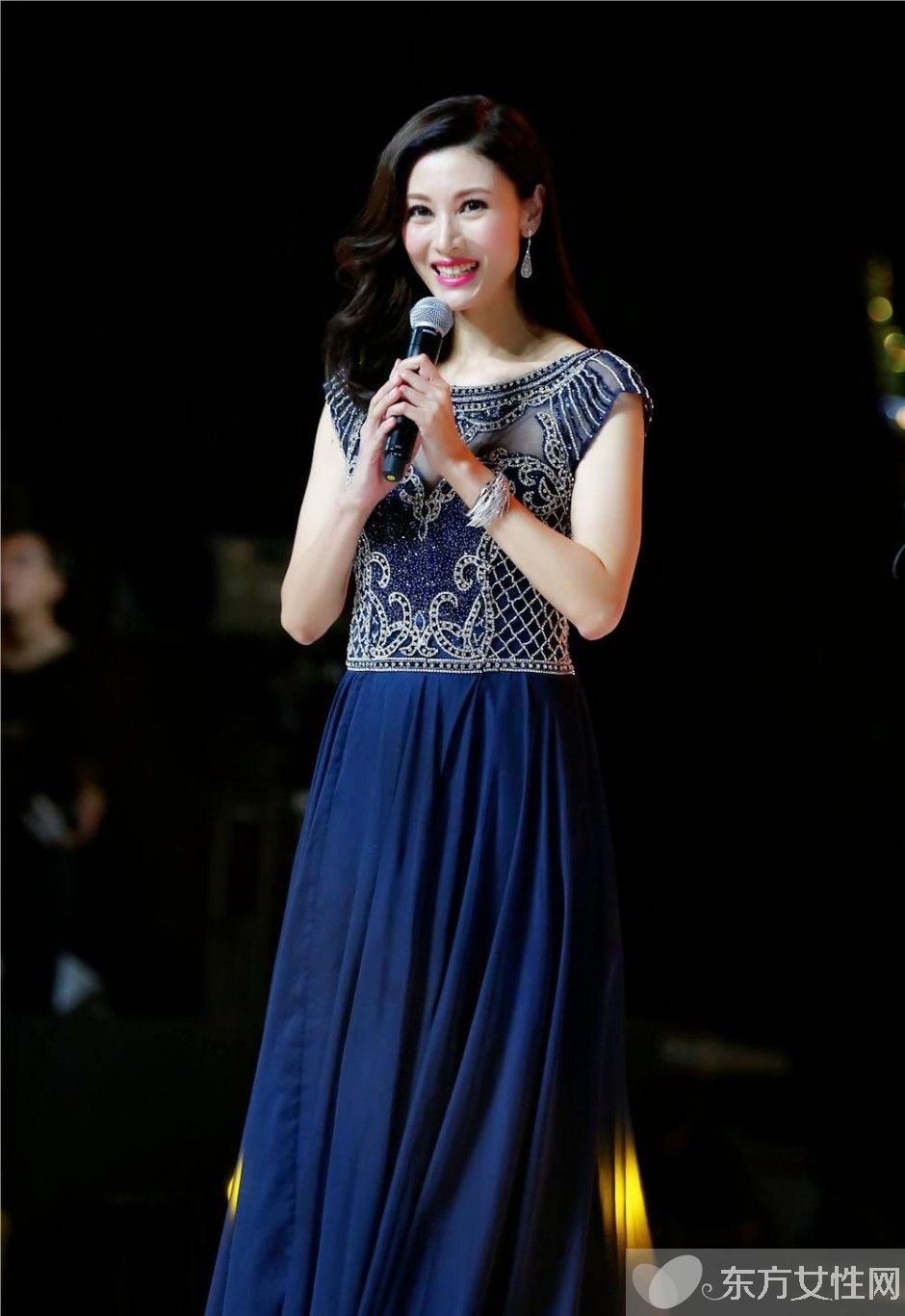 李嘉欣與夫窗前激戰(zhàn) 大尺度不雅照十分淫穢