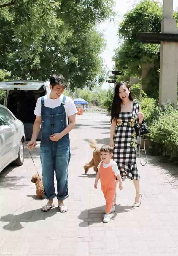 姐弟戀的明星夫妻 甜到不能再甜