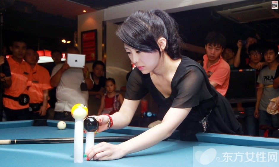 九球天后潘曉婷個人資料 潘曉婷低胸裝險些走光