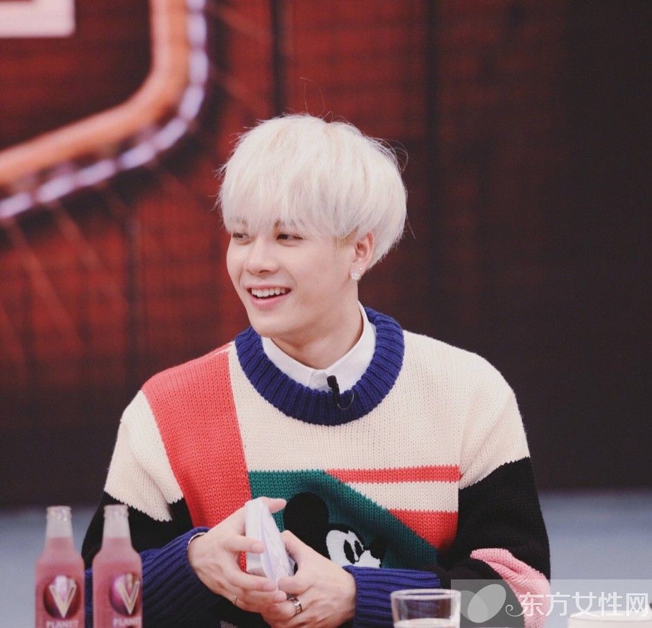 王嘉爾媽媽是誰 王嘉爾見媽媽雙眼泛紅熱淚不止