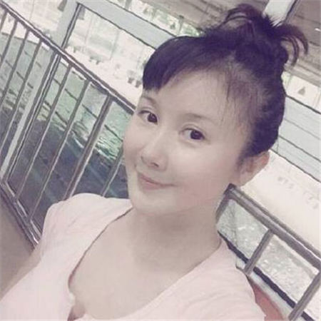 超模孫菲菲踩裙門是怎么回事 孫菲菲個人資料微博