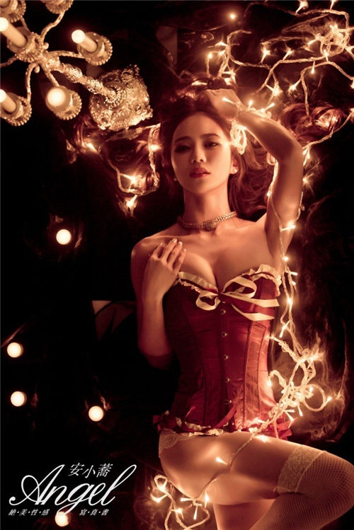  賽車女神 安小蕎推首本個(gè)人寫真集 性感爆棚