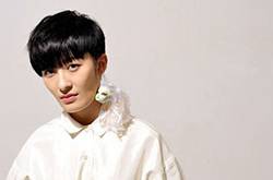 信曾哥是什幺意思 曾軼可曬照撞臉楊冪