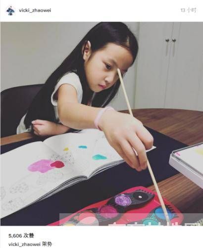 趙薇女兒最新照片曝光  小四月 長發(fā)大眼萌翻網(wǎng)友心