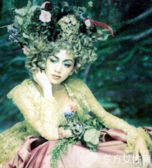 梅艷芳遺物拍賣會結(jié)束 新秀獎杯以129萬天價賣出