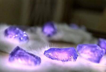 《花千骨》中的驗(yàn)生石是什么 顏色與別人不同的真正原因