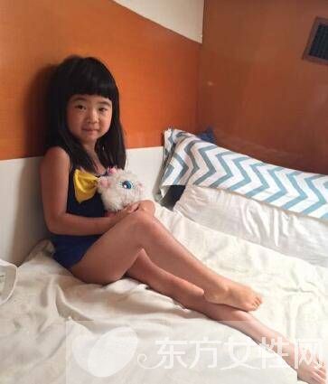 曹格微博曬度假照 grace姐姐旅館大長腿照片曝光