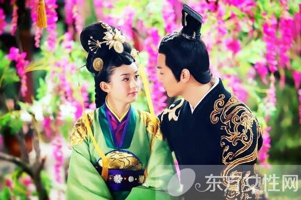 趙麗穎陳偉霆吻戲拍了3小時(shí) 戲里戲外十分默契常眉目傳情