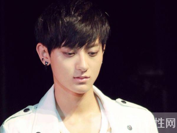 王思聰調(diào)侃黃子韜約炮騙女孩 揭黃子韜耍大牌遭封殺