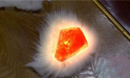 《花千骨》中的驗(yàn)生石是什么 顏色與別人不同的真正原因