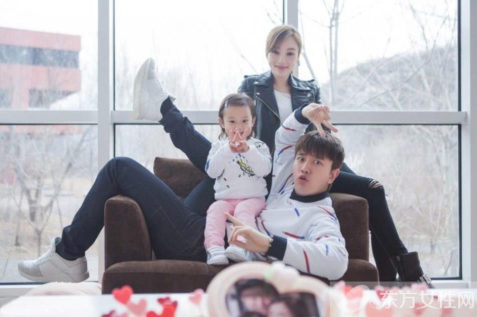 李小璐整容失敗變臉癱 老公賈乃亮力挺愛妻否認(rèn)整容