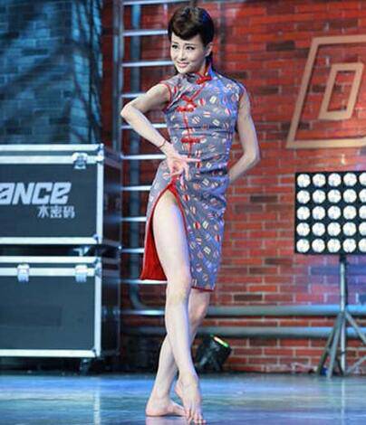 中國(guó)好舞蹈旗袍美女周麗君 微博私照曝劈叉走光圖