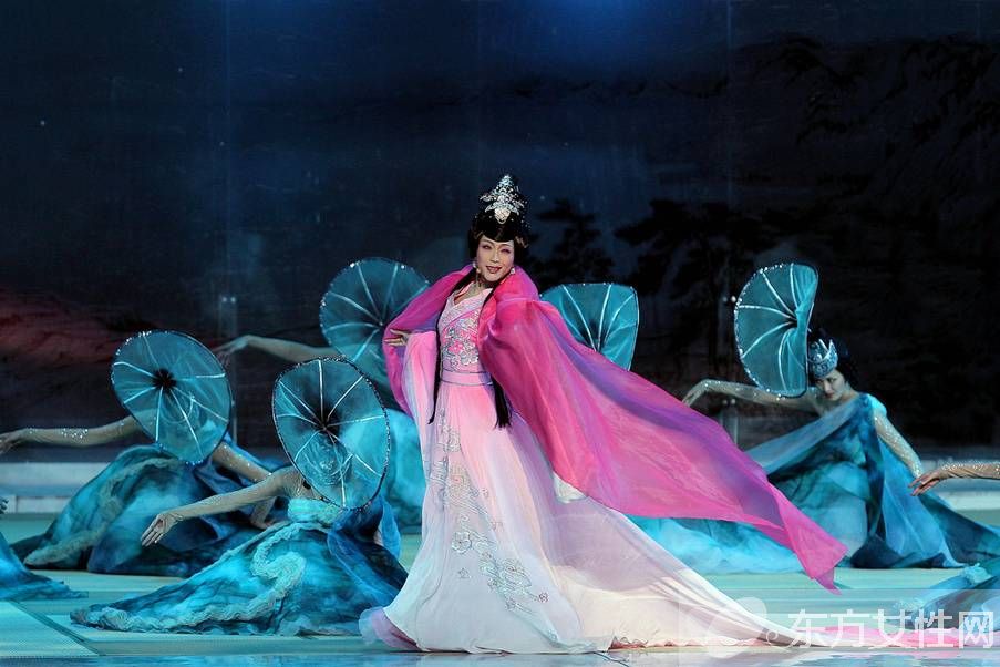 李玉剛結婚照曝光 被爆隱婚9年且老婆家庭背景驚人