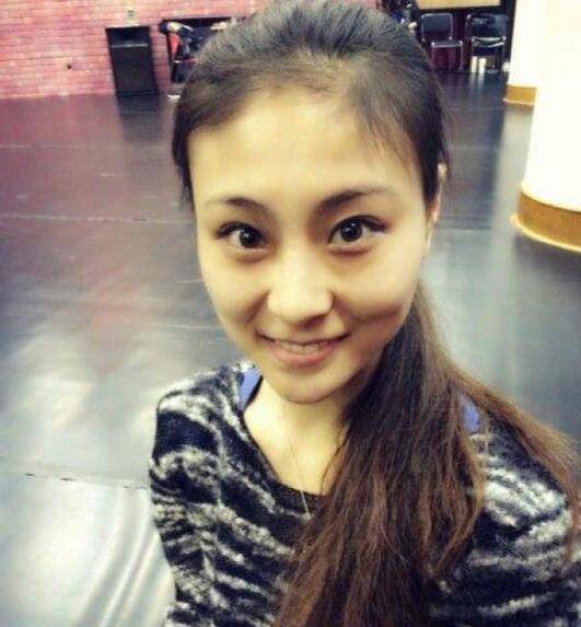 中國(guó)好舞蹈旗袍美女周麗君 微博私照曝劈叉走光圖