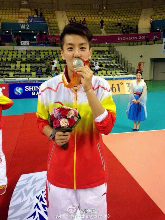 張曉雅微博資料曝光 網(wǎng)友贊張曉雅比型男還要型