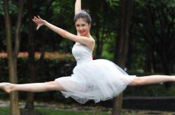 cba寶貝郝琳微博曬花式一字馬動作 令網(wǎng)友咋舌