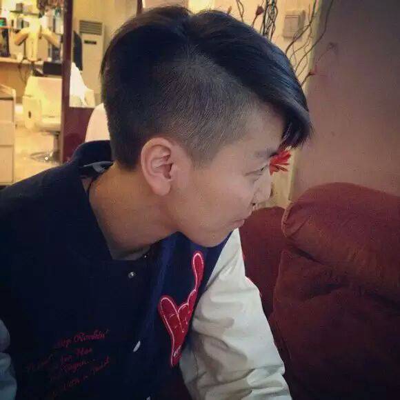 張曉雅微博資料曝光 網(wǎng)友贊張曉雅比型男還要型