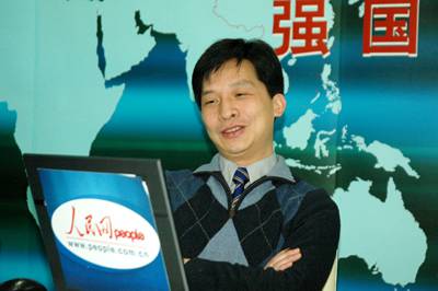 北大教授余萬里性虐女大學(xué)生 被舉報(bào)遭 雙開