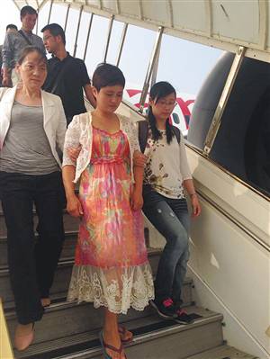 浙江永康美女老板幫弟弟還賭債惹詐騙罪 出逃非洲終被捕