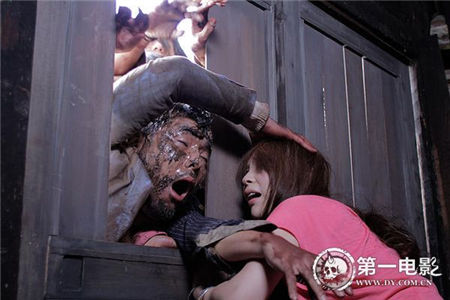 《巨乳娘戰(zhàn)僵尸》 10部史上最無節(jié)操惡搞影片